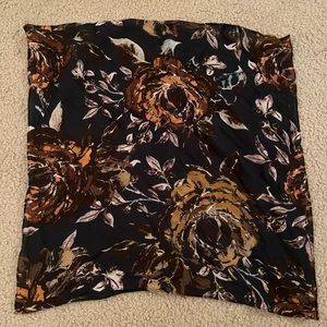 Great Condition Elizabeth Gillett Navy Floral Cotton/Linen Blend Square Scarf